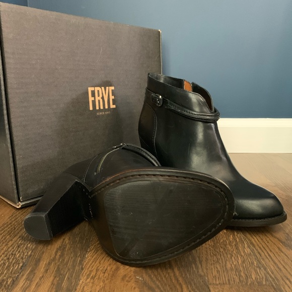 Frye Jenny Short Seam Bootie NEW - Picture 2 of 3